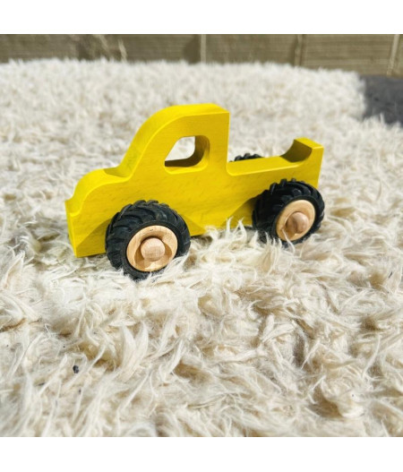 camion - bois - henry - fraise et bois - made in France - jouets - enfant - bebe - jaune