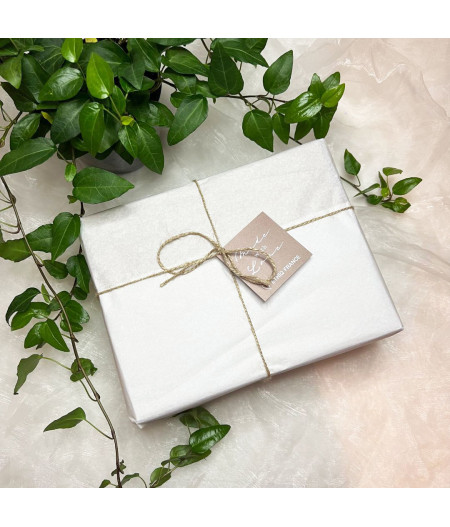 Un coffret cadeaux 100% eco-friendly "Soins pour Elle", livré dans son emballage cadeau en carton recyclé